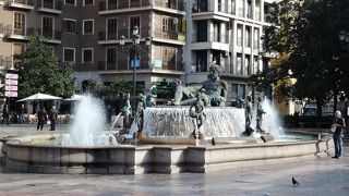 ネプチューン像のある広場