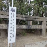 玉造稲荷神社の隅に。