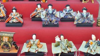 春先にはひな人形が飾られています