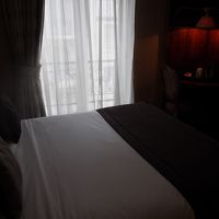 暗いですが、奥にミニバーもあります