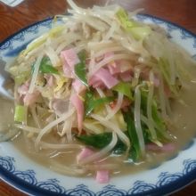 野菜の盛りが半端ない！