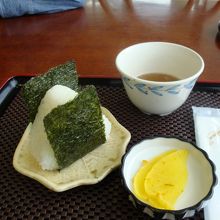 おにぎりの中身はうにです