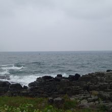 曇り空で寂しいオホーツク海