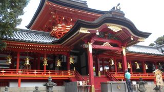 朱塗りの社殿が美しい石清水八幡宮
