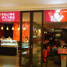 外からみるより店内の方が上品だった