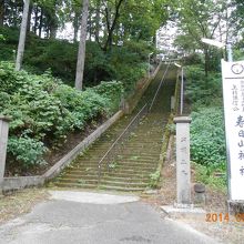 春日山神社