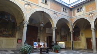 入り口の前にある空間