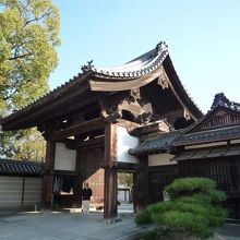 たまたま、お坊さんが出てこられました