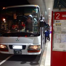 空港バス。夜遅くまで走っていたので鹿児島市内に到着できた