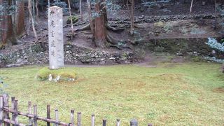 石碑が立っています