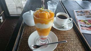 サトウキビ畑に囲まれたカフェ