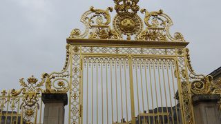 宮殿の正面にある・・・