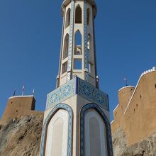 ミラニ・フォートがある高台の下にあったコア・モスクの塔。