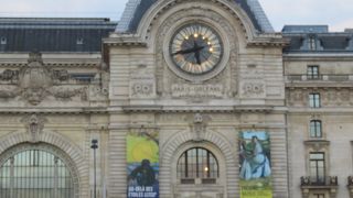 中央のガラス窓に・・・