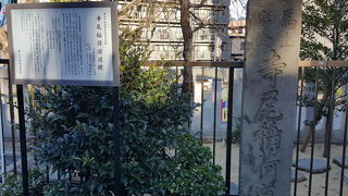 鶴見神社内にあります。