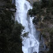 ２月の神庭の滝は残雪がありとても風情があります。