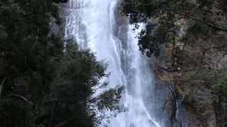 ２月の神庭の滝は残雪がありとても風情があります。
