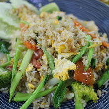 2回目に利用したときのフライドライス、野菜が多く食べ答えあり