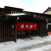 函館山と海を見ながらの回転寿司。ネタもいいですよ