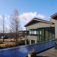 全体的に洗練されていて、敷地も広いため解放感がある。