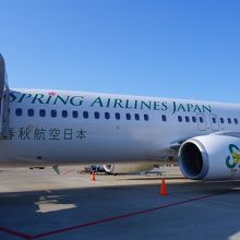 成田では沖留めなので、シャトルバス利用