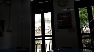 窓からモスクが一望