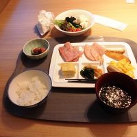 朝食は和洋のバイキングです