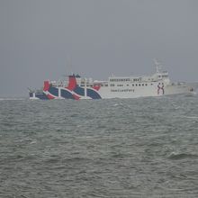 岬から見えるフェリー