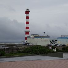背の高いノシャップ岬灯台