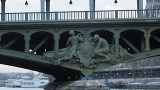 どの橋にも側面に装飾が・・・