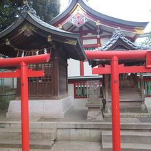 稲荷大神、厳島大神の末社があります