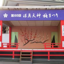 特設奉納舞台があります