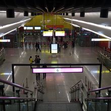 1号線と6号線が通っています