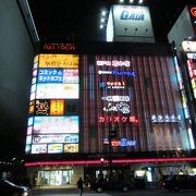 駅近で多数のお好み焼きの店がある。