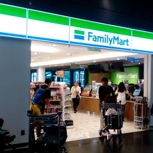 FamilyMart KLIA2 支店外観