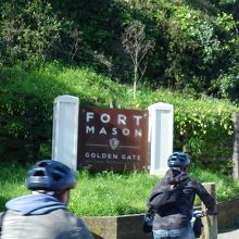 この奥にアートセンターが有ります