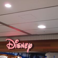 ディズニーストアは人気