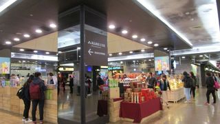 誠品站前店  台北駅から地下直結