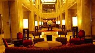 高級感ある静かなロビー