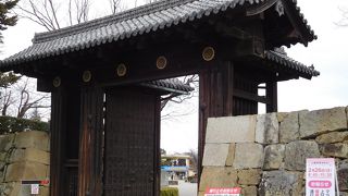 姫路城への入口となる門