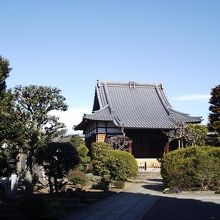 本堂 (緑が多いです)