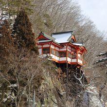 駐車場から見たお堂