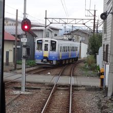 電車は30分おきに走っているので、頻繁に電車とすれ違います。