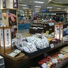 そばや牛肉を販売中