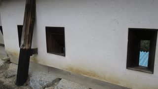 三の門南櫓と筋鉄門を結ぶ渡塀