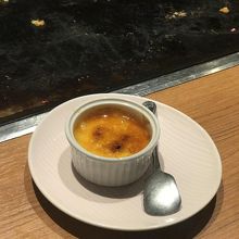 デザートはアイスブリュレ。