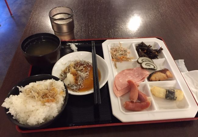 朝食会場