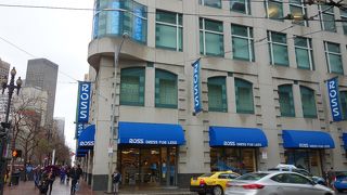 ブランド品もチラホラあります