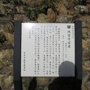 駅のすぐ近くの寺にあります。