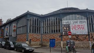 アール・サン・ピエール。モンマルトルのサクレクール寺院のしたにある。